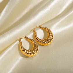 18k Classic Croissant Hoops